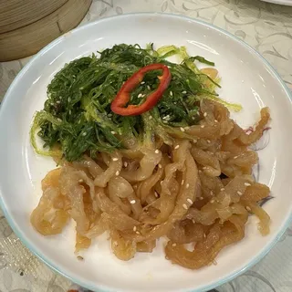 Jelly Fish with Seaweed