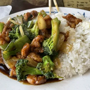 Black pepper chicken with added broccoli