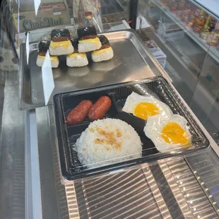 Always fresh food! Longanisa si log! Musabi!