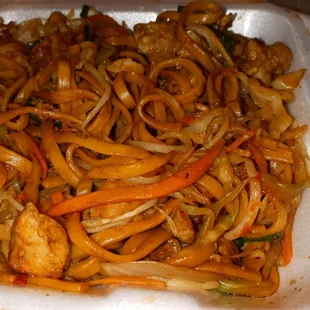 Chicken Lo Mein awesome lots of noodles, chicken and veggies in brown sauce!