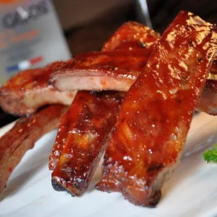 a plate of ribs and vegetables