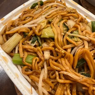 Vegetable lo mein