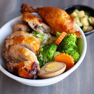 Half chicken rice bowl