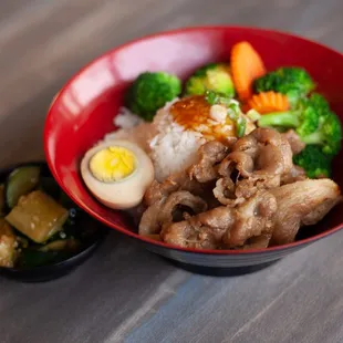 Grilled pork rice bowl