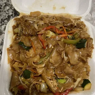 Vegetable drunken noodles
