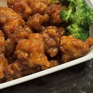 General Chicken in the to go box.