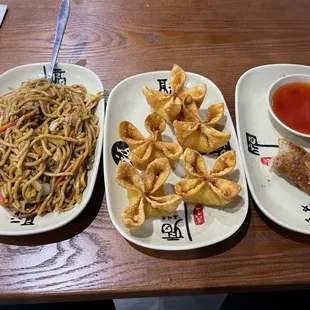 Chicken LoMein, Crab Rangoon and Egg roll