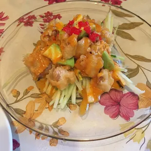 Delicious salad with thinly sliced cucumber and peanuts sauce dressing. Well balanced flavor.