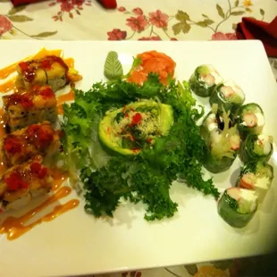 Ordered the new Wonderful Roll and the Spring Beach Roll for lunch. Super delicious and super beautiful!