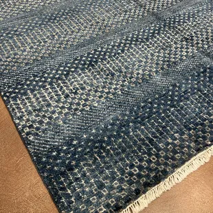 Contemporary grass design rug with bamboo silk highlights