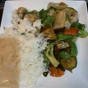 Vegetable w. Garlic Sauce (Lunch)