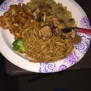 Good delivery bourbon chicken, General Tso shrimp fried rice shrimp lo mien.... Food is VERY TASTY... Not greasy either
