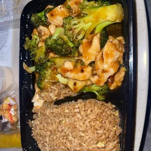 Chicken and broccoli in garlic sauce