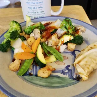 grilled chicken and vegetables with spicy garlic sauce