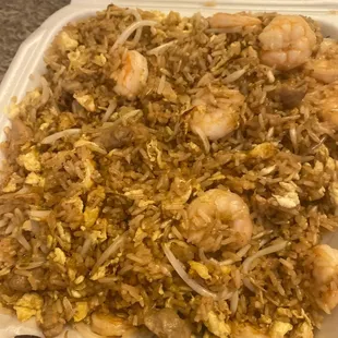 Combination fried rice with bean sprouts.