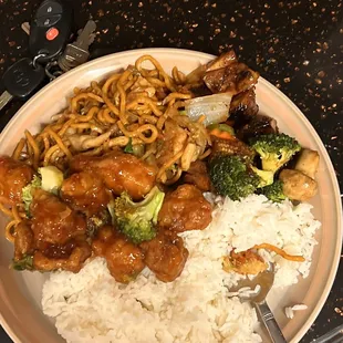 Plate with lo mein, bourbon chicken, general tsos, and rice