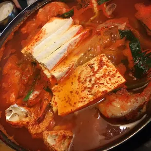 Spicy seafood hot pot