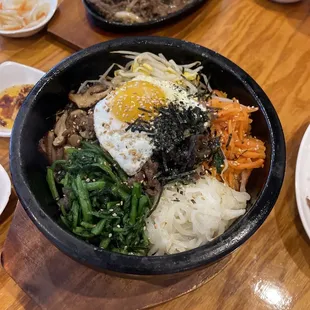 Stone pot bimbibap.