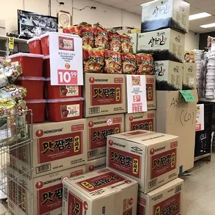 ramen and noodles, interior