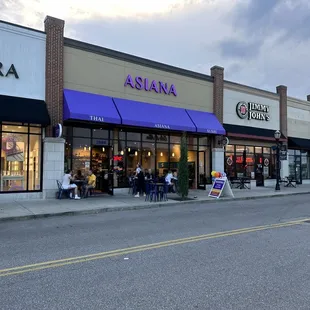 the outside of a restaurant