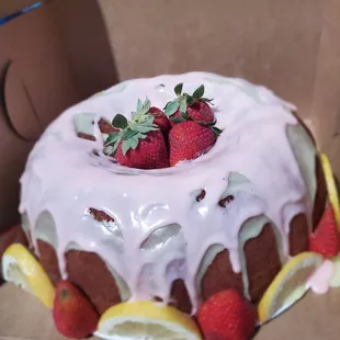 Strawberry lemon cake