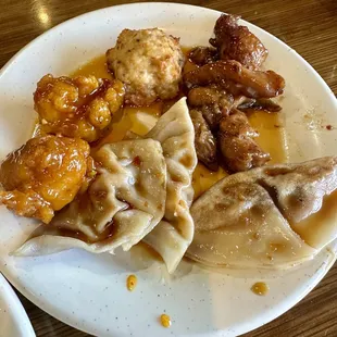 Dumplings, General&apos;s Chicken, Stuffed Shrimp, &amp; Bourbon Chicken. The food was good.