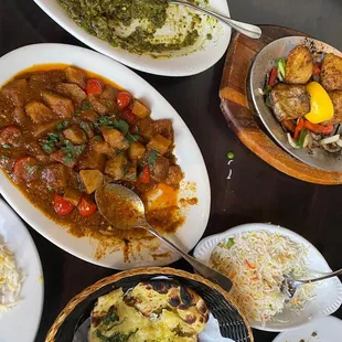Chicken Vindaloo, Saag Paneer, Garlic Naan, Poori, and Tandoori Fish
