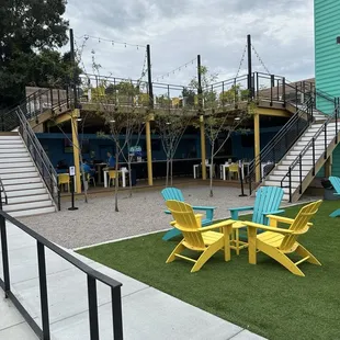 Upper deck and covered bar area