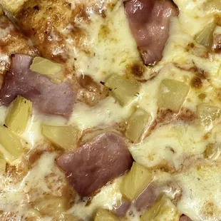 Hawaiian Pizza fast delivery and piping hot at 2 am!