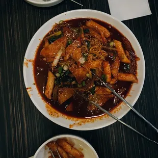 spicy rice cake with ramen. Big portions, enough for everyone and perfectly spiced (adjustable).