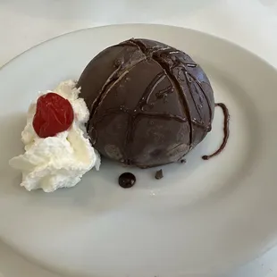 Tartufo (choice of ice cream in a chocolate shell)