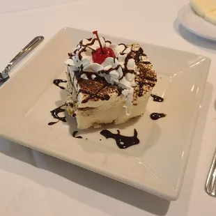 Mililani Assagio's: tiramisu ...thumbs up!