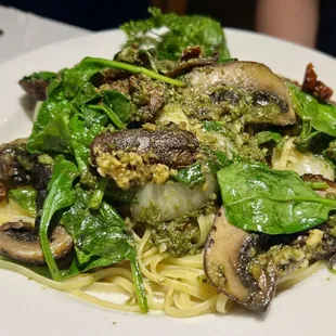 Linguine With Portobello Mushroom in Pesto sauce