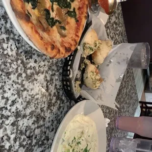 Garlic Knots , Alfredo , pizza with sausage and spinach