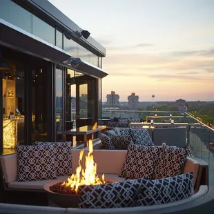 Assembly features all-weather and open-air lounge areas atop The Logan, Philadelphia&apos;s Hotel, overlooking the Benjamin Frankl...