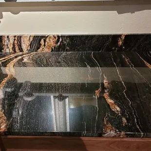Seamless flow of patterns on to the backsplash.