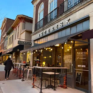 the outside of the restaurant