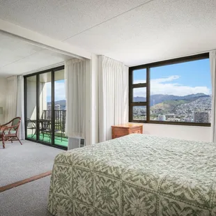 Aston at the Waikiki Banyan - 1 Bedroom Mountain View Bedroom