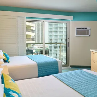 Aston Waikiki Circle Hotel - Partial Ocean View Bedroom