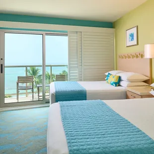 Aston Waikiki Circle Hotel - Oceanfront Bedroom