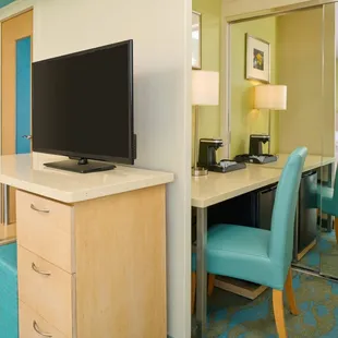 Aston Waikiki Circle Hotel - Desk Area