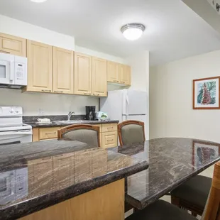 Aston Waikiki Sunset - 2-Bedroom 1-Bath Ocean View