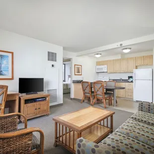 Aston Waikiki Sunset - 2-Bedroom 1-Bath Ocean View