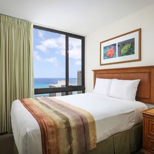 Aston Waikiki Sunset - 2-Bedroom 1-Bath Ocean View