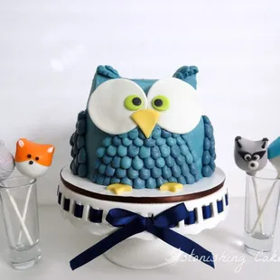 Woodland smash cake and cake pops