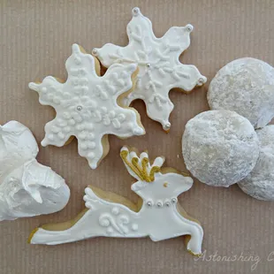Wedding Cookies: Sugar cookies, meringues, and almond wedding cookies