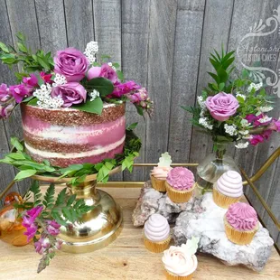 Naked cake &amp; cupcakes