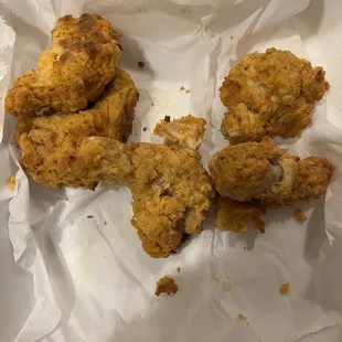 These were described as &quot;hot wings&quot; on the menu for 16 dollars.  Really soggy under seasoned, previously frozen tasting chicken.