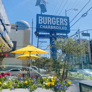 Signage .. they have outdoor seating