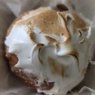 Lemon meringue donut